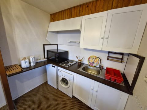 Appartement spacieux au pied des pistes à Super Besse - FR-1-814-87 Apartment in Besse-et-Saint-Anastaise