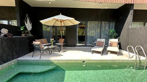 Balcony/Terrace, Pool view, Swimming pool, sunbed