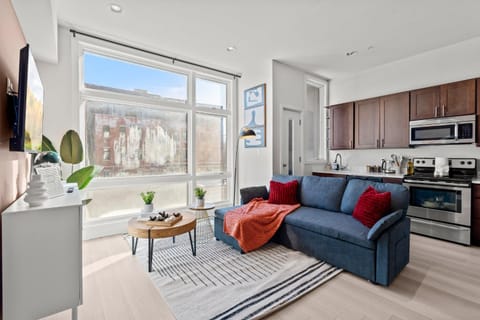 Kitchen or kitchenette, Living room, Seating area, Dining area, dishwasher, minibar, oven, stove, toaster
