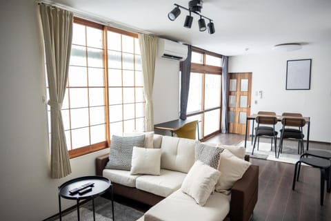Living room, Seating area, Dining area, air conditioner