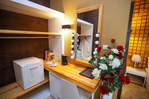 Coffee/tea facilities, Bedroom, wardrobe