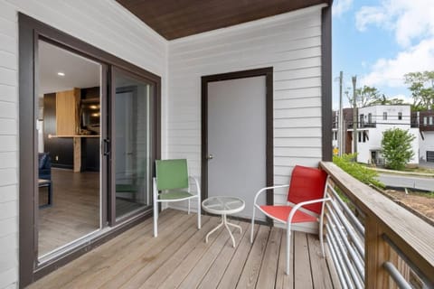 Rhythm and View - Broadway Groups Secure Garage House in East Nashville