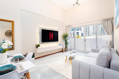 TV and multimedia, Living room, Seating area, Evening entertainment