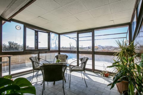 Patio, Natural landscape, View (from property/room), Balcony/Terrace, Living room, Seating area, Dining area
