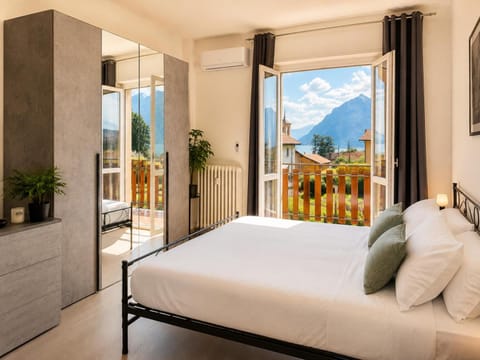 View (from property/room), Balcony/Terrace, Lake view