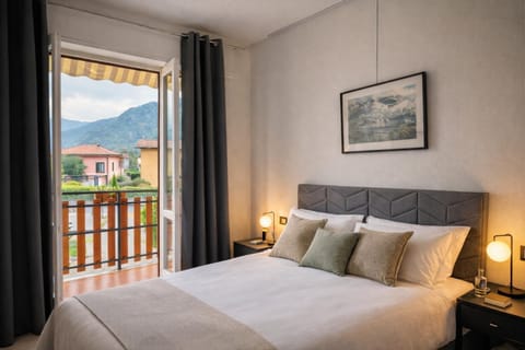 Bed, View (from property/room), Balcony/Terrace, Photo of the whole room, Bedroom