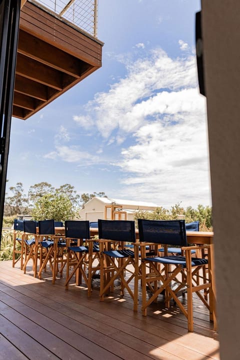 Heated magnesium pool, MTB, family & dog friendly House in St Helens