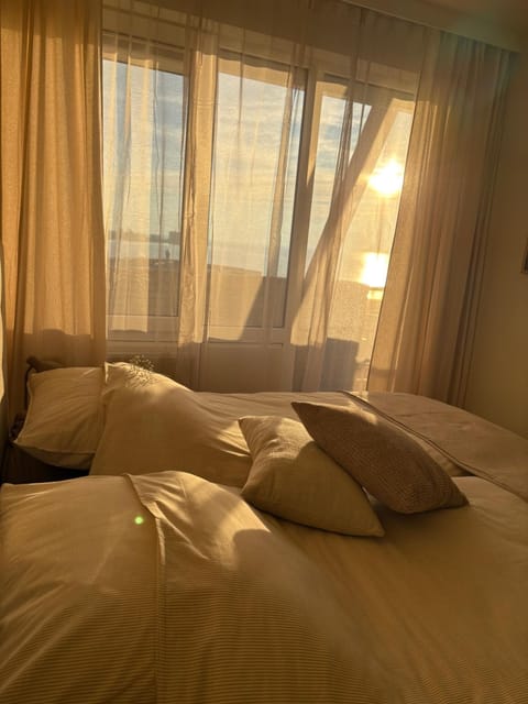 Bedroom, Sunset