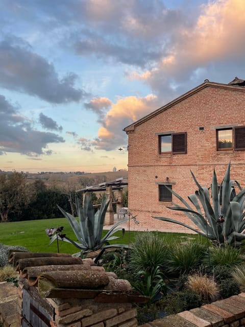 Property building, Day, Natural landscape, Garden, Garden view