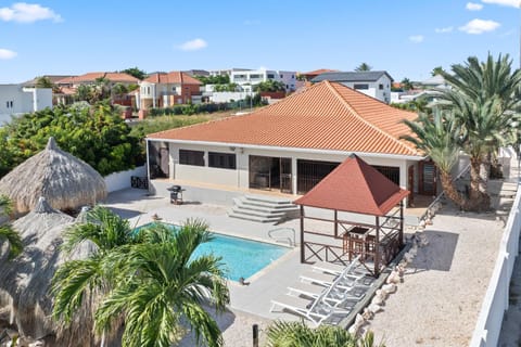 Property building, Patio, Day, Pool view, Swimming pool, sunbed