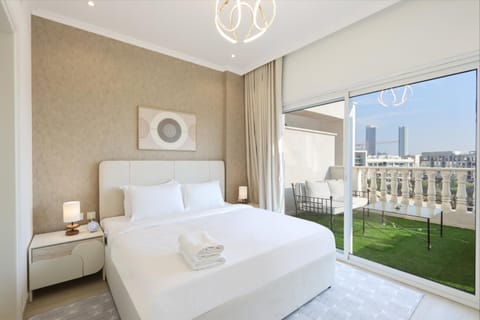 Bed, Day, View (from property/room), Balcony/Terrace, Bedroom, City view, towels