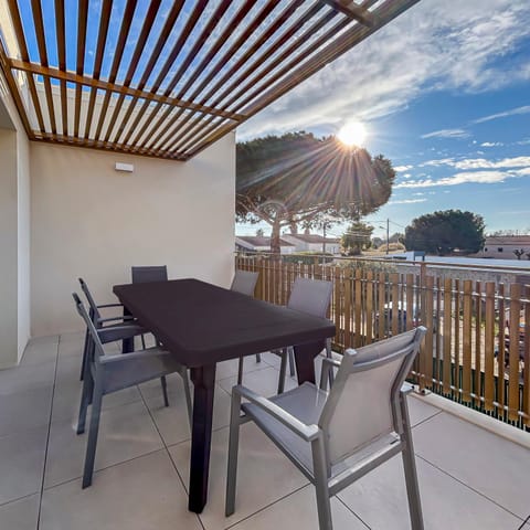 Patio, Natural landscape, View (from property/room), Balcony/Terrace