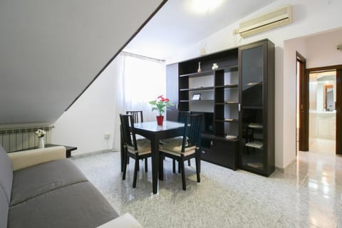 Bed, Library, Living room, Photo of the whole room, Seating area, Dining area, Bedroom, wardrobe, air conditioner
