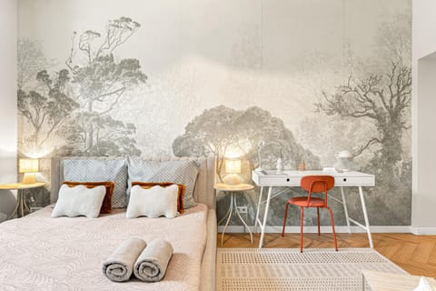 Bed, Seating area, Bedroom