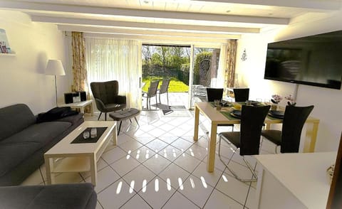 View (from property/room), Balcony/Terrace, Living room, Dining area, Food