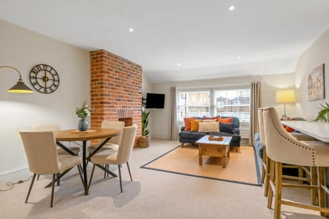 TV and multimedia, Living room, Dining area