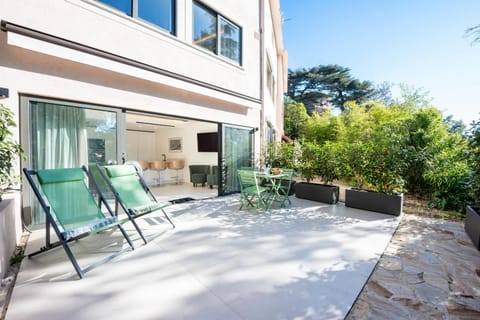 Patio, Garden, sunbed