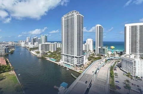 Stunning High-Floor City View 1BR Hyde Beach House House in Hollywood Beach