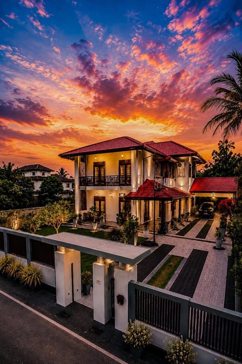 Property building, Day, Garden, Garden view, Sunrise, Sunset