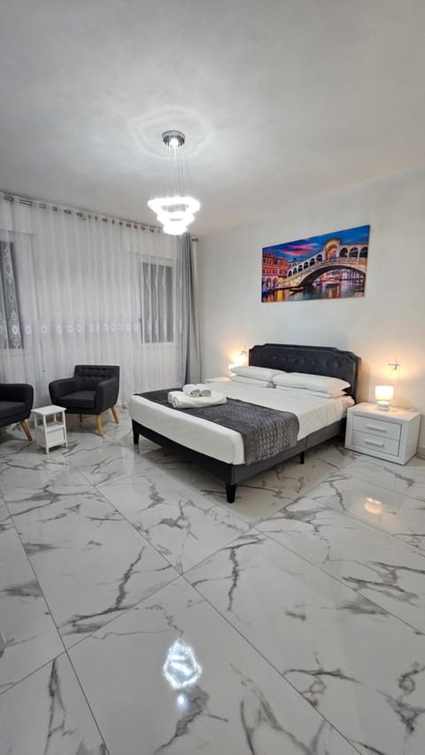 Bed, Photo of the whole room, Bedroom, Swimming pool
