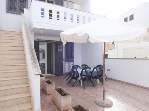 Property building, Patio, Dining area