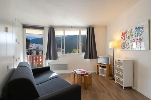 Living room, Mountain view