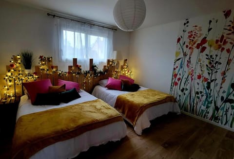 Bed, Photo of the whole room, Bedroom