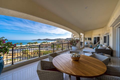 Natural landscape, Balcony/Terrace, Seating area, Dining area, Sea view