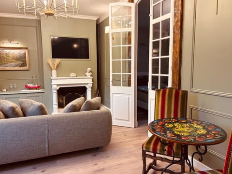 Communal lounge/ TV room, Living room, Seating area