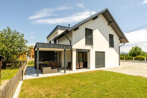 Property building, Day, Garden, Garden view