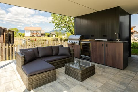 Patio, Day, BBQ facilities, Balcony/Terrace, Kitchen or kitchenette, Seating area, kitchen