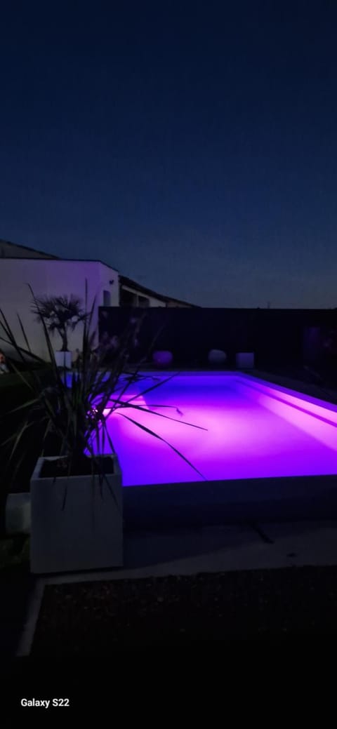Swimming pool, Swimming pool