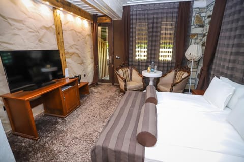 Bed, TV and multimedia, Coffee/tea facilities, Seating area, Bedroom