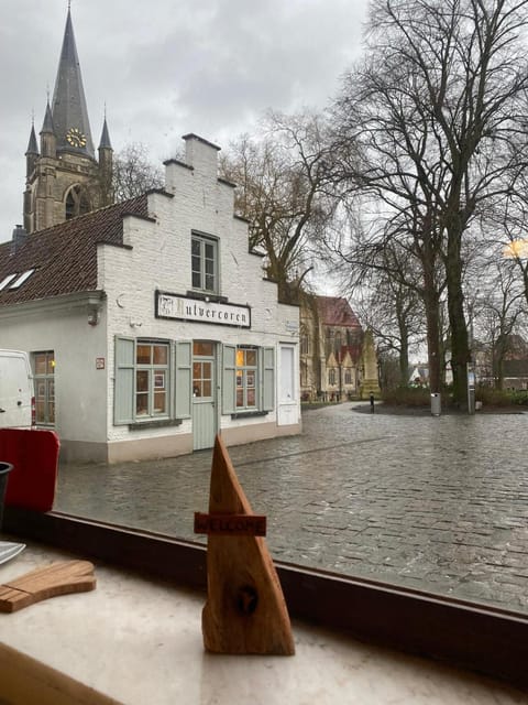 Nearby landmark, View (from property/room), City view, Landmark view