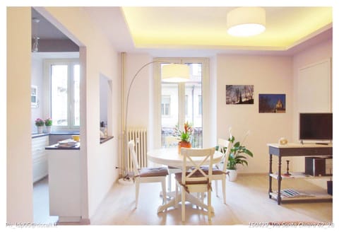 Photo of the whole room, Dining area