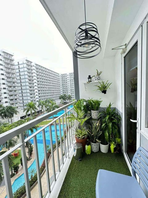 Property building, Day, Garden, View (from property/room), Balcony/Terrace, Garden view, Pool view