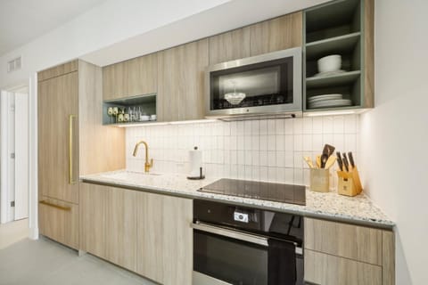 Kitchen or kitchenette, dishwasher, minibar, oven, stove