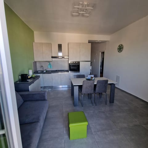 Dining area, oven, stove