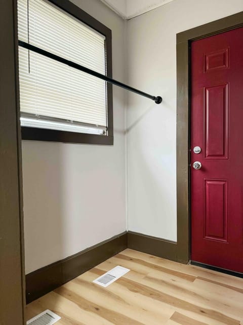 House of Color EVV Stylish Apartments Apartment in Evansville