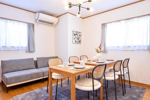 Living room, Seating area, Dining area, air conditioner