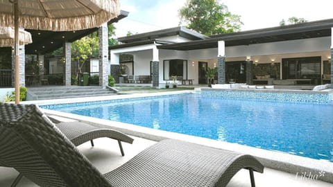 Property building, Balcony/Terrace, Pool view, Swimming pool, Swimming pool