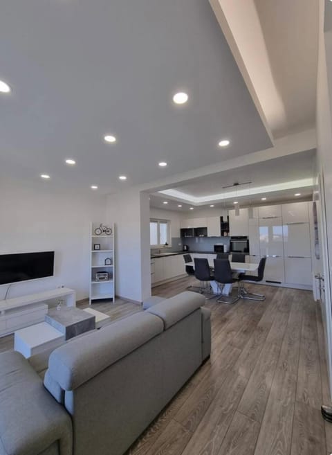 Kitchen or kitchenette, Living room, Seating area