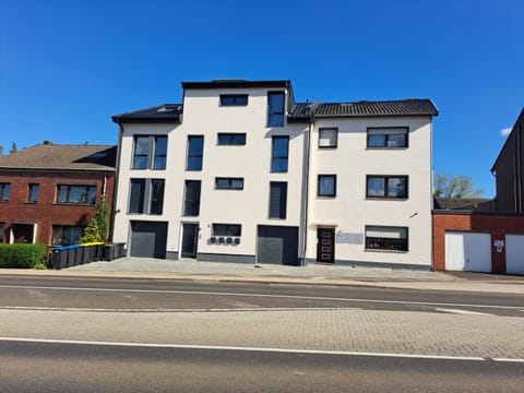 Neubau Apartment mit Küche, TV in der Nähe von Aachen Apartment in Eschweiler