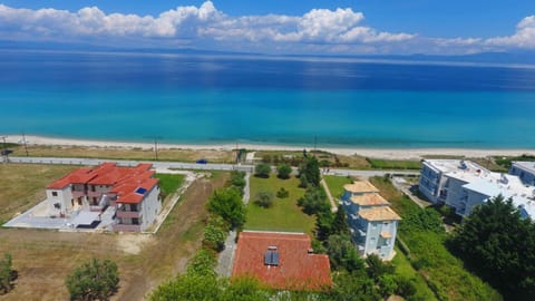 Villa Sonora - Beachfront, Amazing Garden, Panoramic Sea View Villa in Halkidiki