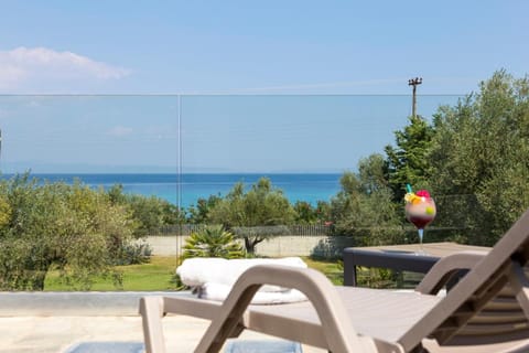 Villa Sonora - Beachfront, Amazing Garden, Panoramic Sea View Villa in Halkidiki