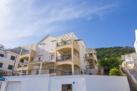 Property building, Day, Natural landscape, Mountain view