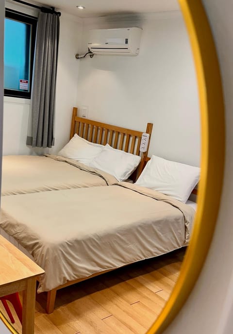 Bed, Bedroom, air conditioner