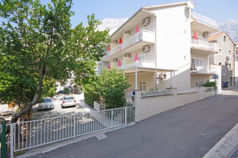 Property building, Street view, Parking