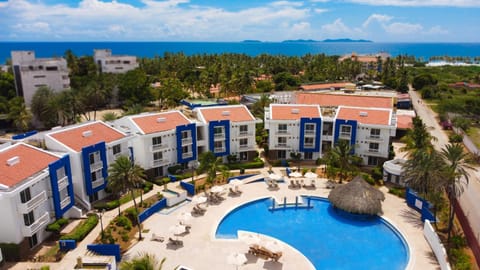 Natural landscape, Bird's eye view, Pool view, Swimming pool