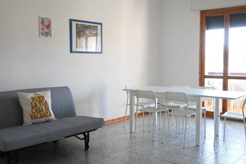 Sirolo, trilocale in centro, con terrazzo e aria condizionata - S078 Apartment in Sirolo